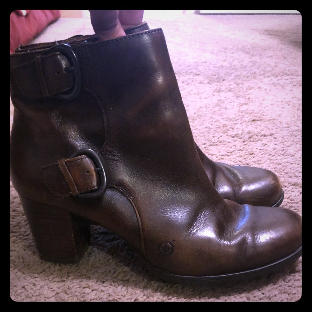Born ankle booties Size 9.